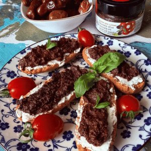 Kalamata alyvuogių užtepėlė su džiovintais pomidorais, 110 g stiklainis