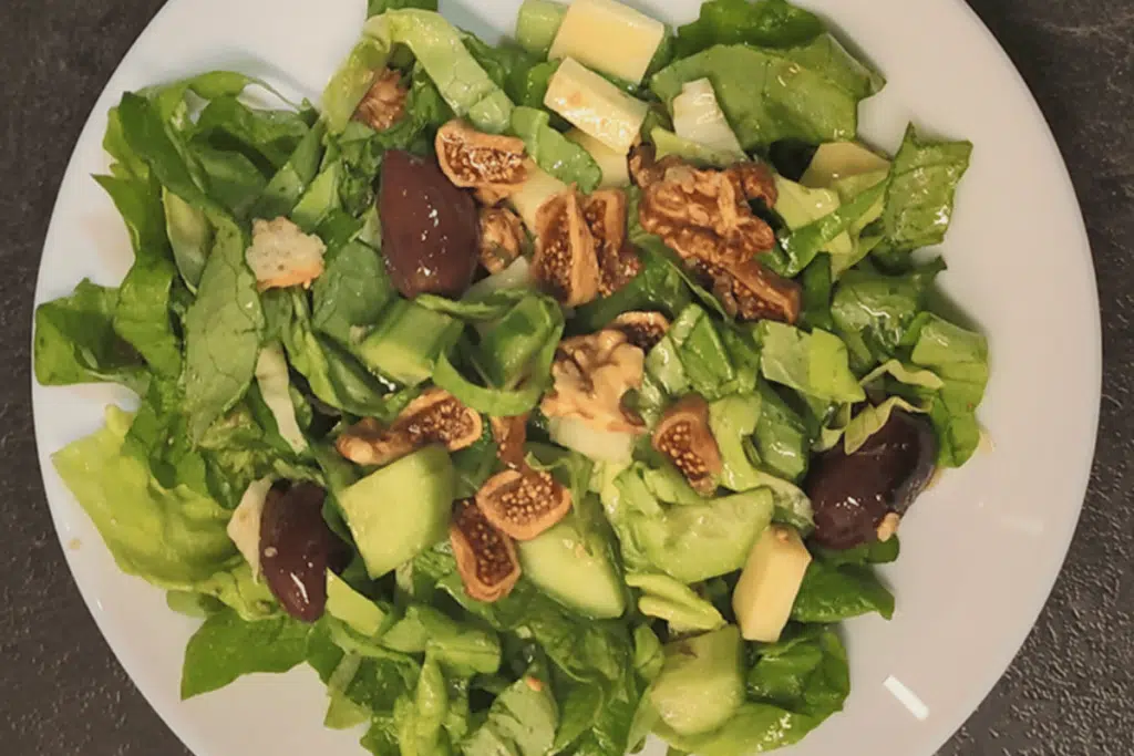 Salotos su Figomis, Graikiniais Riešutais ir Granatų Balzaminiu Actu receptas ir video