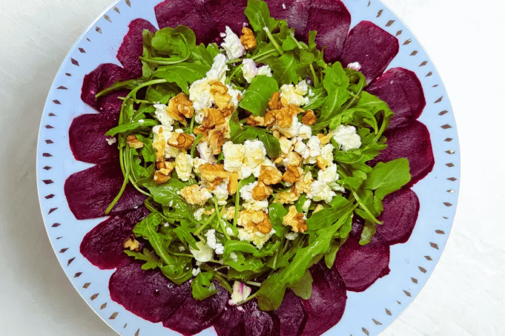 Burokėlių carpaccio salotos su rukola, feta ir balzaminiu actu receptas + video