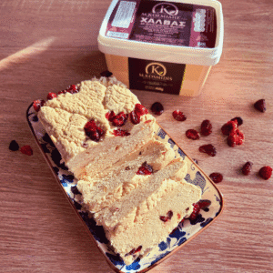 Sezamų chalva su džiovintais vaisiais ir spanguolių užpilu 450g