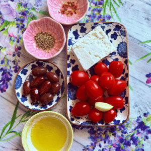 Kepta feta su pomidorais, Kalamata alyvuogėmis ir alyvuogių aliejumi ingredientai