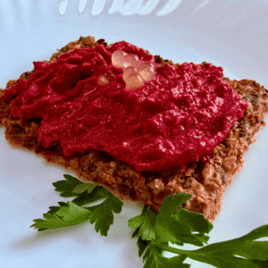 Burokėlių ir feta užtepėlė su kaparėliais ir citrinų perlais receptas