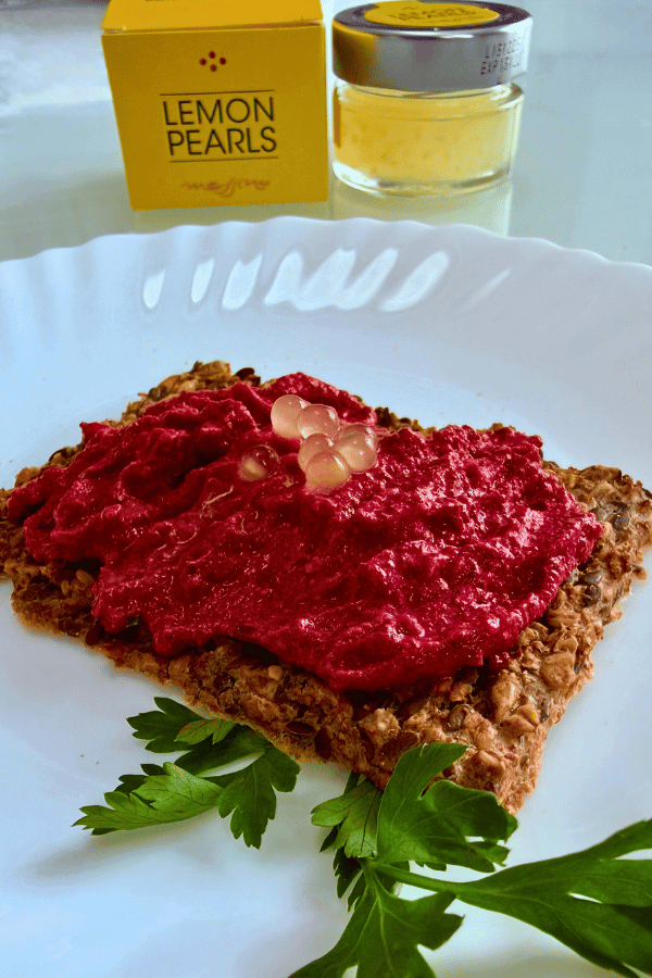 Burokėlių ir feta užtepėlė su kaparėliais ir citrinų perlais receptas 4